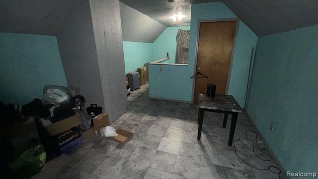 8494 Heyden Street, Detroit, MI 48228