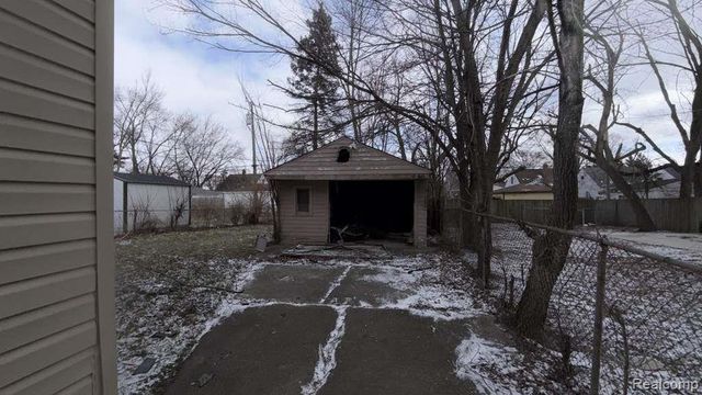 8494 Heyden Street, Detroit, MI 48228