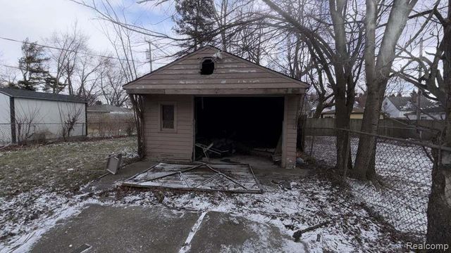 8494 Heyden Street, Detroit, MI 48228