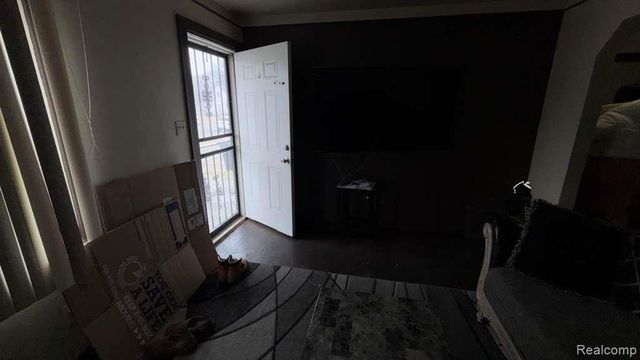 8494 Heyden Street, Detroit, MI 48228