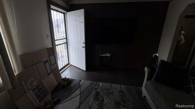 8494 Heyden Street, Detroit, MI 48228