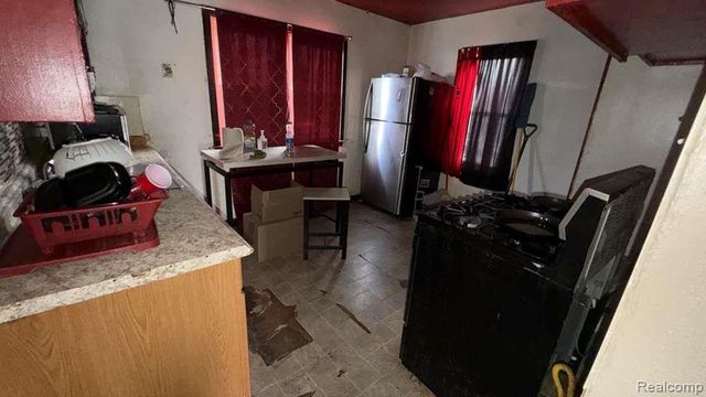 8494 Heyden Street, Detroit, MI 48228