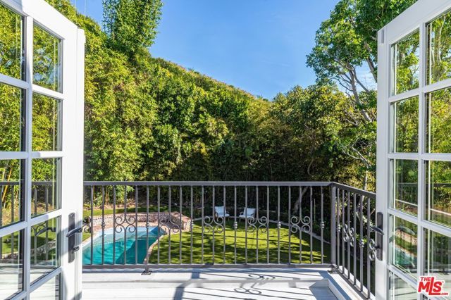 1248 N Wetherly Drive, Los Angeles, CA 90069