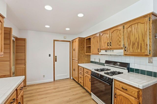 3917 Kings Way, Sacramento, CA 95821