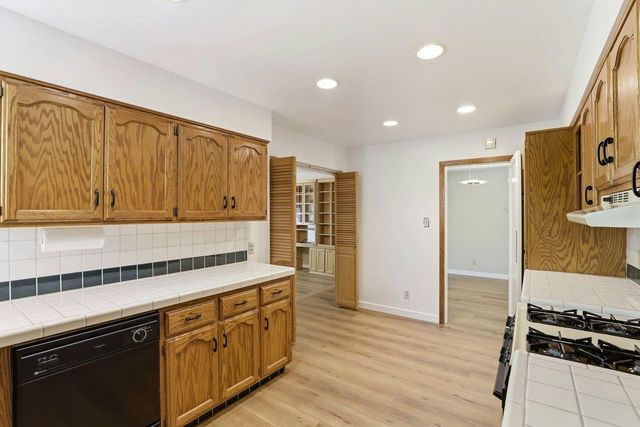 3917 Kings Way, Sacramento, CA 95821