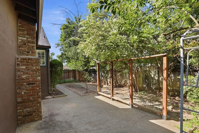 3917 Kings Way, Sacramento, CA 95821