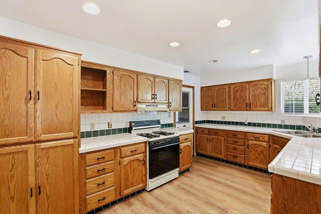 3917 Kings Way, Sacramento, CA 95821