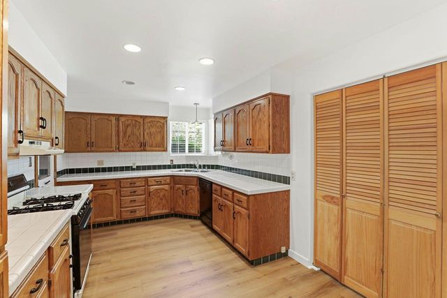 3917 Kings Way, Sacramento, CA 95821