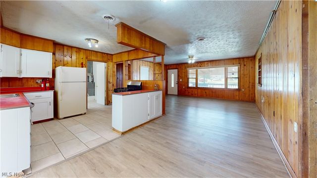 2309 Rockland Avenue, Belpre, OH 45714