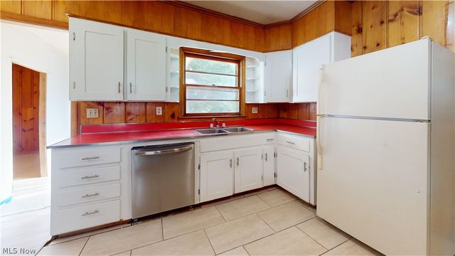 2309 Rockland Avenue, Belpre, OH 45714