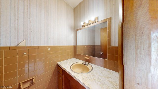2309 Rockland Avenue, Belpre, OH 45714