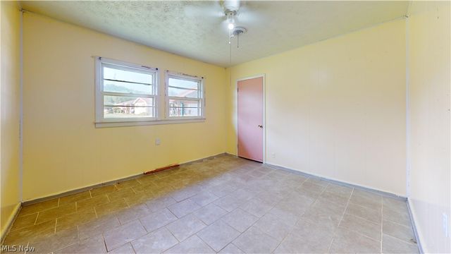 2309 Rockland Avenue, Belpre, OH 45714