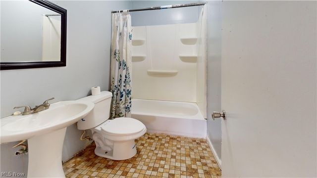 2309 Rockland Avenue, Belpre, OH 45714