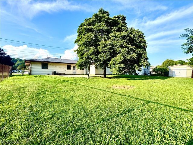 2309 Rockland Avenue, Belpre, OH 45714