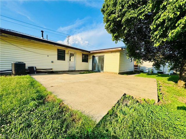 2309 Rockland Avenue, Belpre, OH 45714