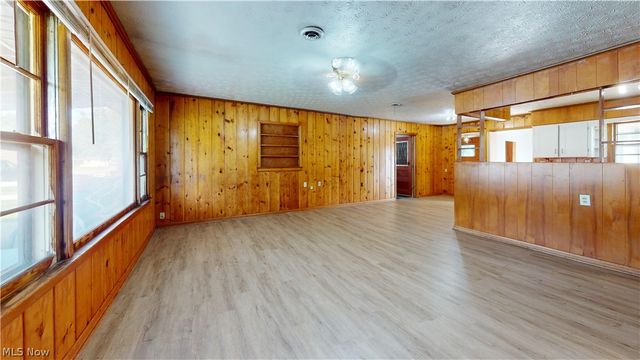 2309 Rockland Avenue, Belpre, OH 45714