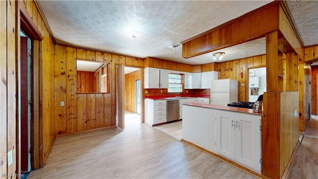 2309 Rockland Avenue, Belpre, OH 45714