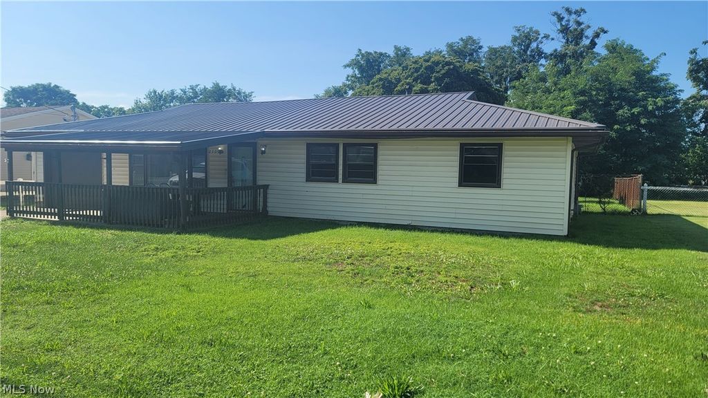 2309 Rockland Avenue, Belpre, OH 45714