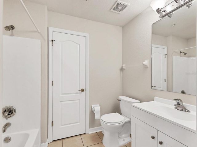 150 L PAVIA BOULEVARD 13, Venice, FL 34292