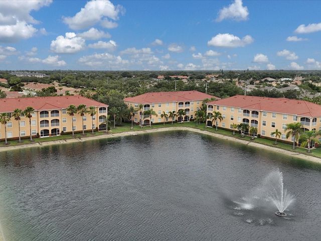 150 L PAVIA BOULEVARD 13, Venice, FL 34292