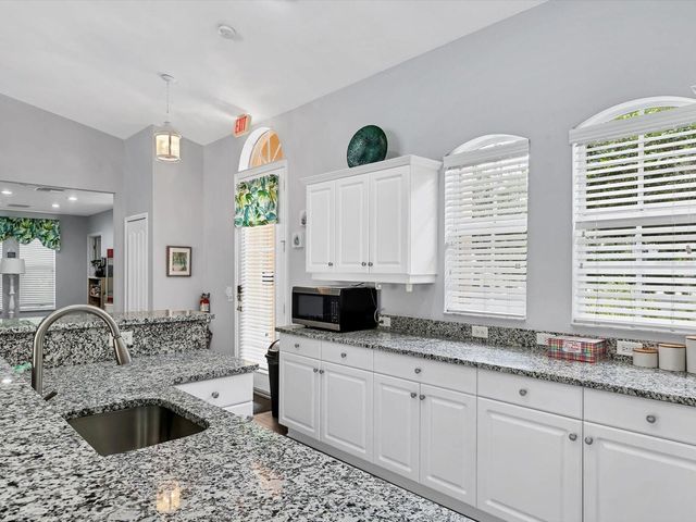 150 L PAVIA BOULEVARD 13, Venice, FL 34292