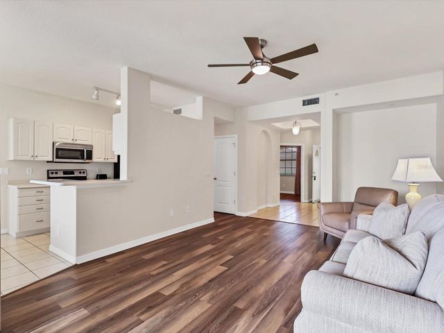 150 L PAVIA BOULEVARD 13, Venice, FL 34292