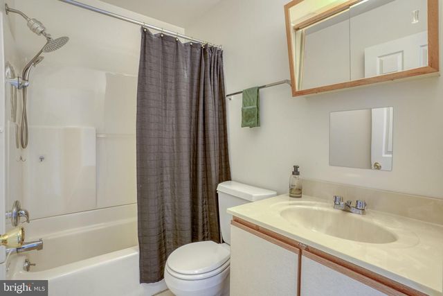 122 MARY DR, Newark, DE 19702