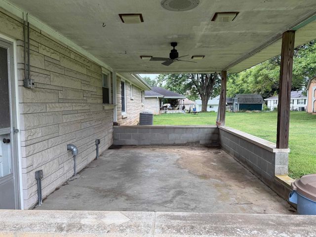 17 P Street, Bedford, IN 47421