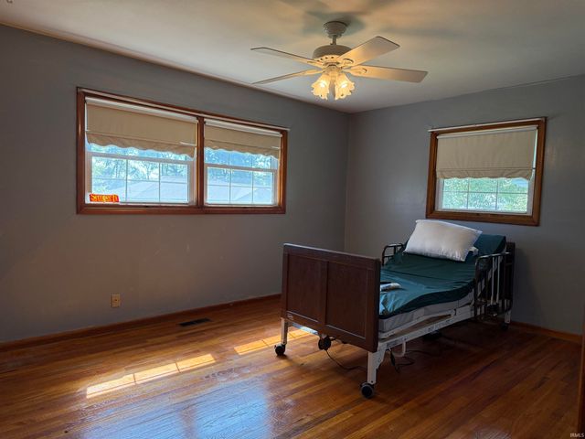 17 P Street, Bedford, IN 47421