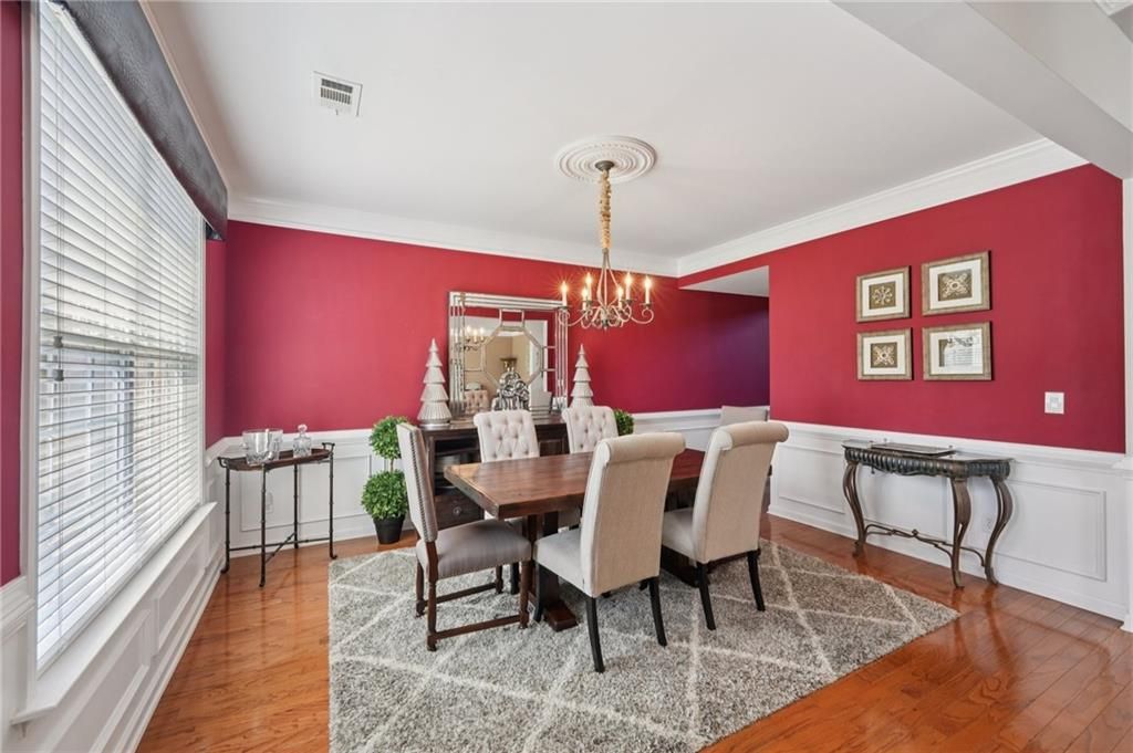 Image 12 of property listing at 852 Van Briggle Path, Sugar Hill, GA 30518