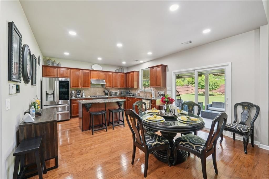 Image 14 of property listing at 852 Van Briggle Path, Sugar Hill, GA 30518