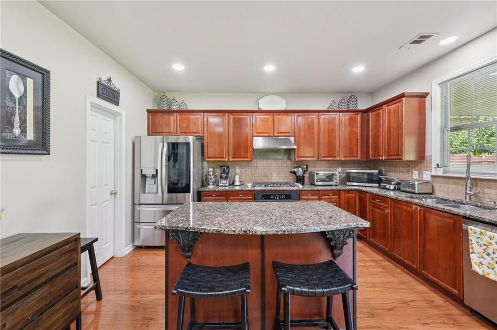 Image 18 of property listing at 852 Van Briggle Path, Sugar Hill, GA 30518