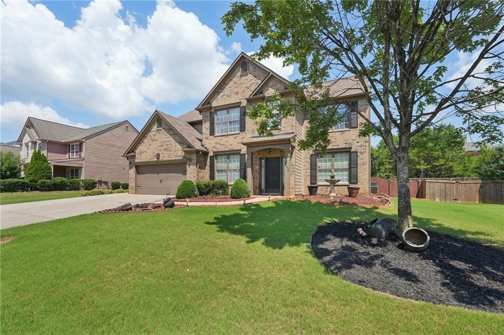 Image 2 of property listing at 852 Van Briggle Path, Sugar Hill, GA 30518