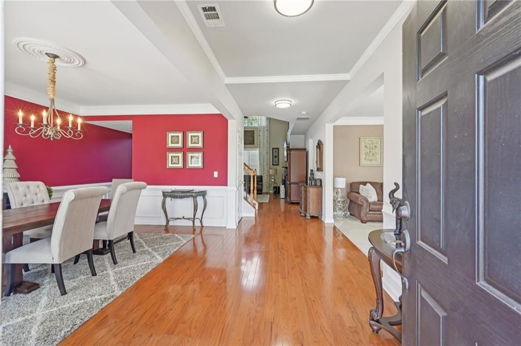 Image 4 of property listing at 852 Van Briggle Path, Sugar Hill, GA 30518