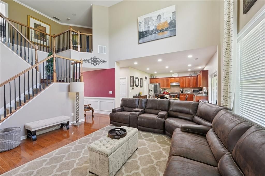 Image 6 of property listing at 852 Van Briggle Path, Sugar Hill, GA 30518