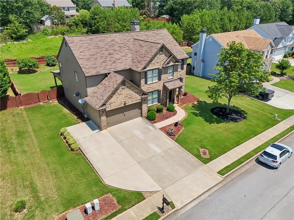 Image 62 of property listing at 852 Van Briggle Path, Sugar Hill, GA 30518