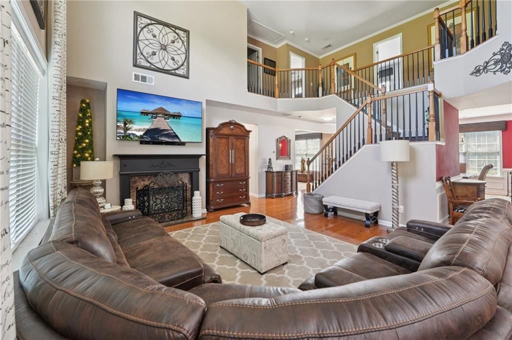 Image 9 of property listing at 852 Van Briggle Path, Sugar Hill, GA 30518