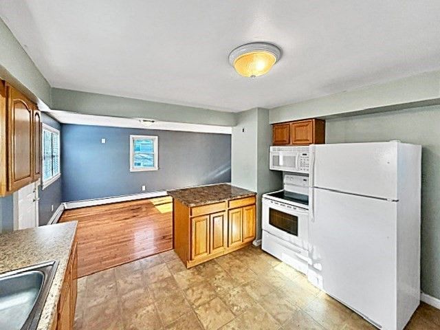 34 Marjorie St, Worcester, MA 01604