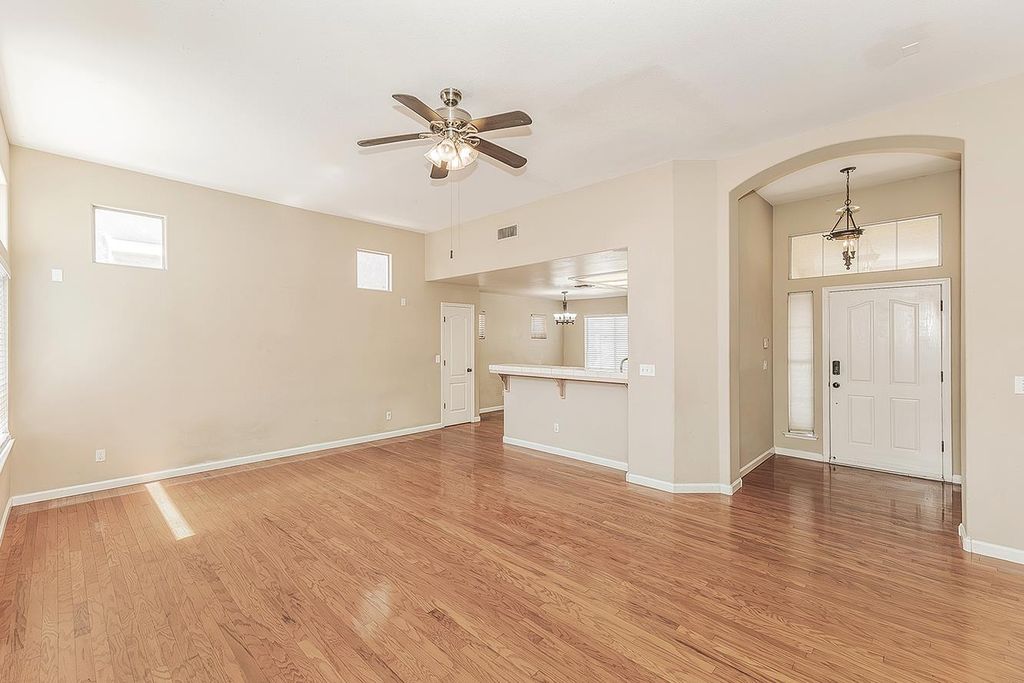 Image 4 of property listing at 6023 W Alluvial Avenue, Fresno, CA 93722