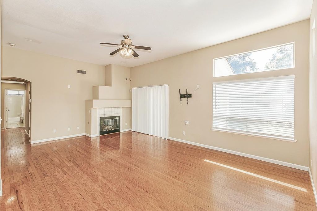 Image 6 of property listing at 6023 W Alluvial Avenue, Fresno, CA 93722