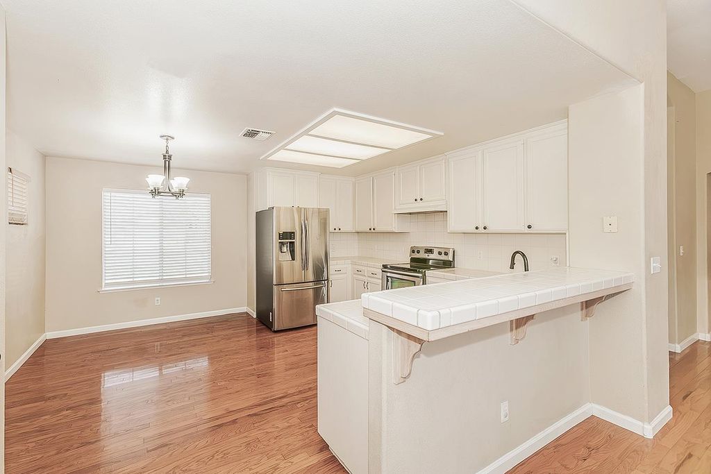 Image 8 of property listing at 6023 W Alluvial Avenue, Fresno, CA 93722
