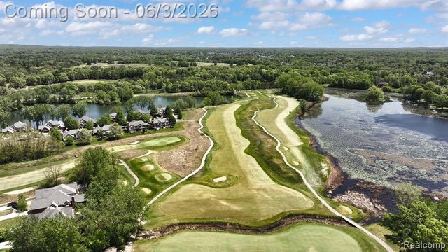 156 Sandhills Lane, Lake Orion, MI 48362
