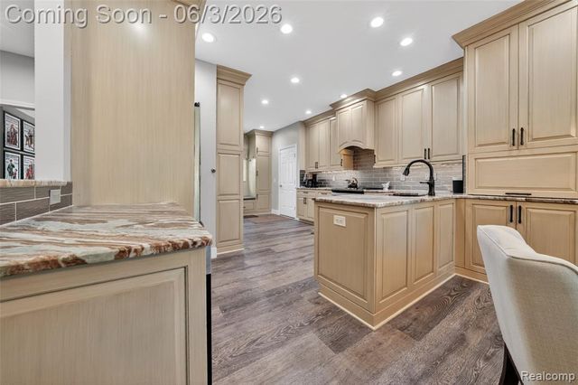 156 Sandhills Lane, Lake Orion, MI 48362