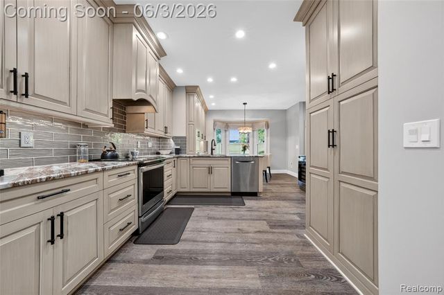 156 Sandhills Lane, Lake Orion, MI 48362