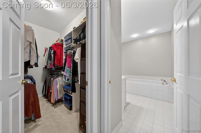 156 Sandhills Lane, Lake Orion, MI 48362
