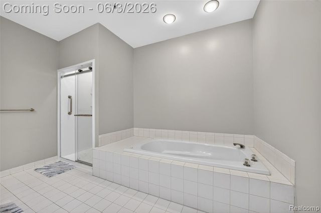 156 Sandhills Lane, Lake Orion, MI 48362