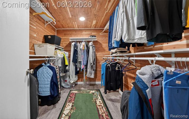 156 Sandhills Lane, Lake Orion, MI 48362