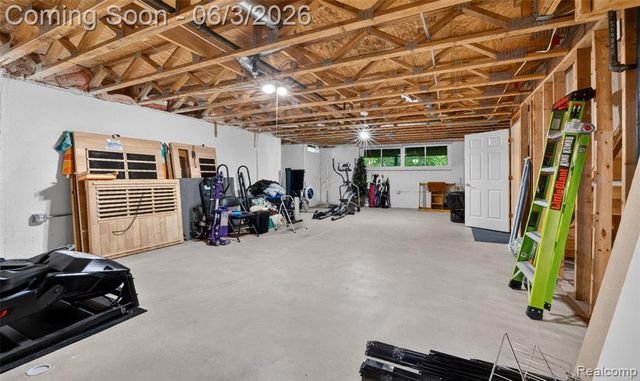 156 Sandhills Lane, Lake Orion, MI 48362