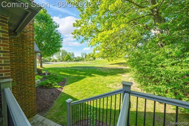 156 Sandhills Lane, Lake Orion, MI 48362