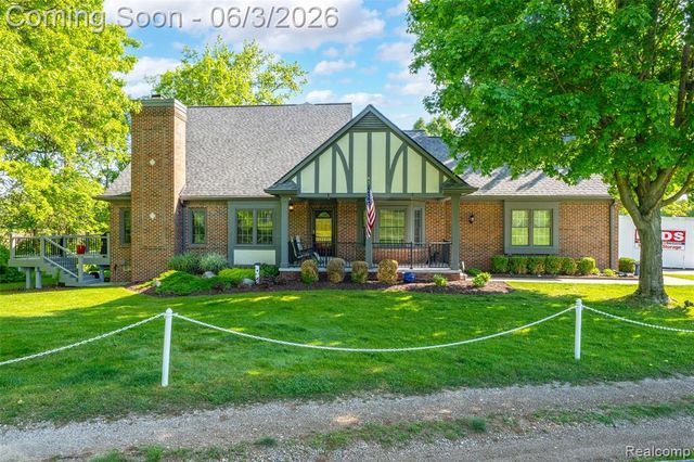 156 Sandhills Lane, Lake Orion, MI 48362